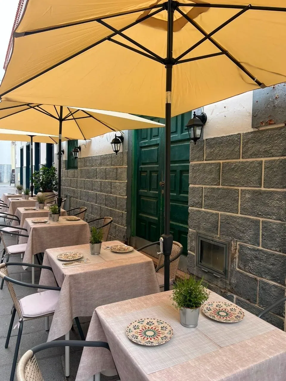 Entrada y terraza exterior de Amor 1927
